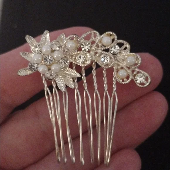 Vintage Metal Silver Tone W/ Faux Pearls and Clear Rhinestone Hair Comb - Picture 2 of 4